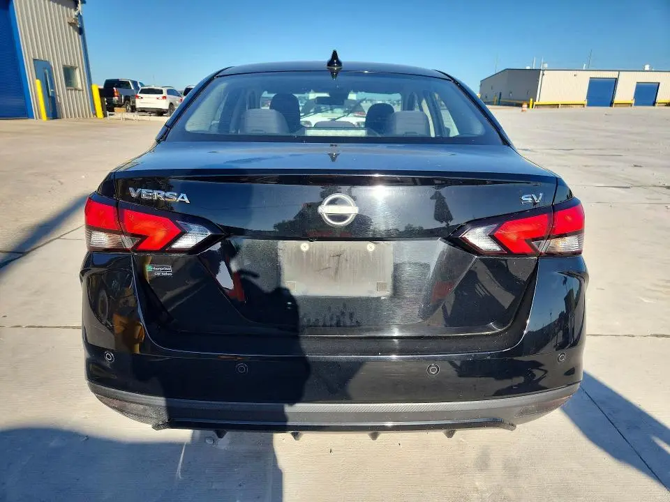 2023 NISSAN VERSA SV  
