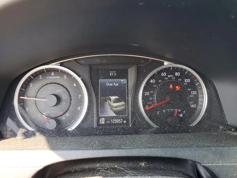 2016 TOYOTA CAMRY SE  