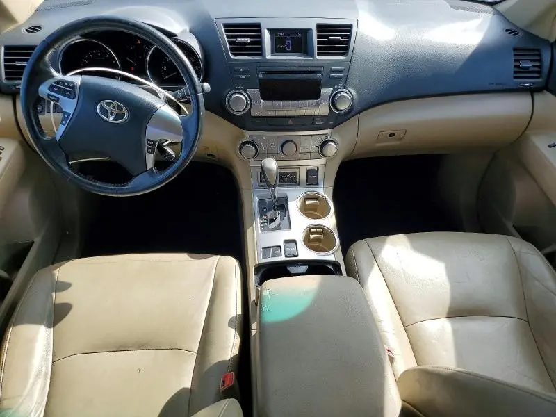 2012 TOYOTA HIGHLANDER SE  