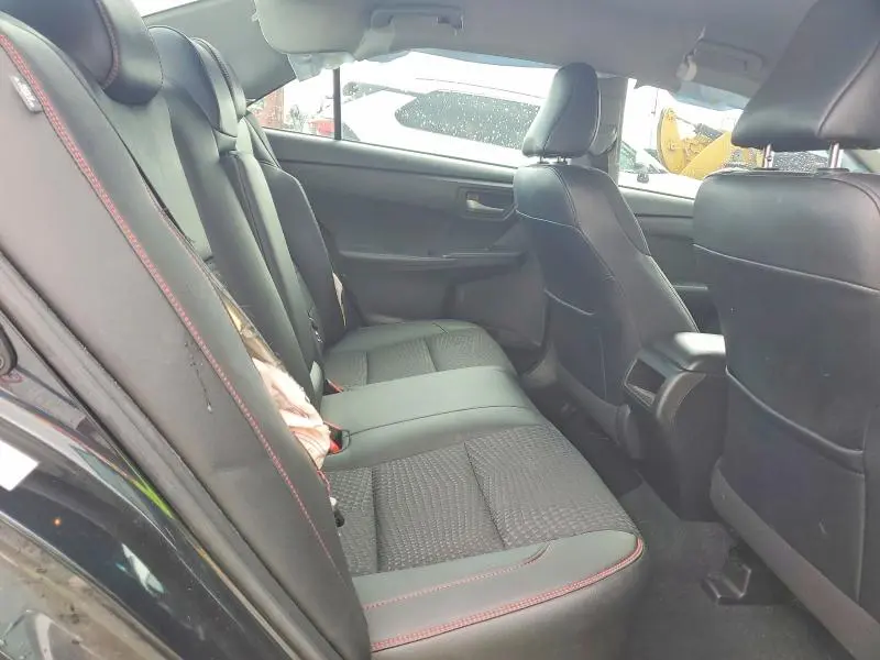2015 TOYOTA CAMRY SE  