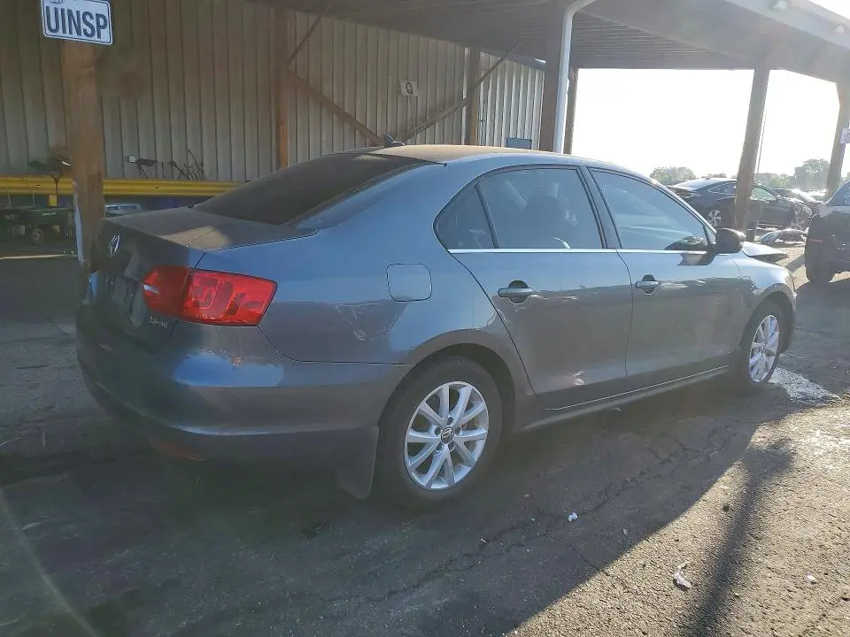 2013 VOLKSWAGEN JETTA SE  