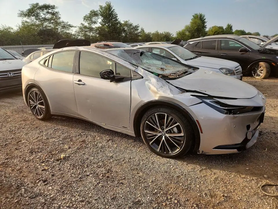 2024 TOYOTA PRIUS XLE  