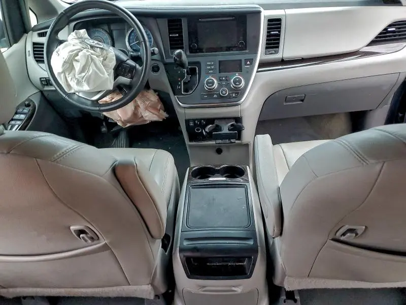 2017 TOYOTA SIENNA XLE  