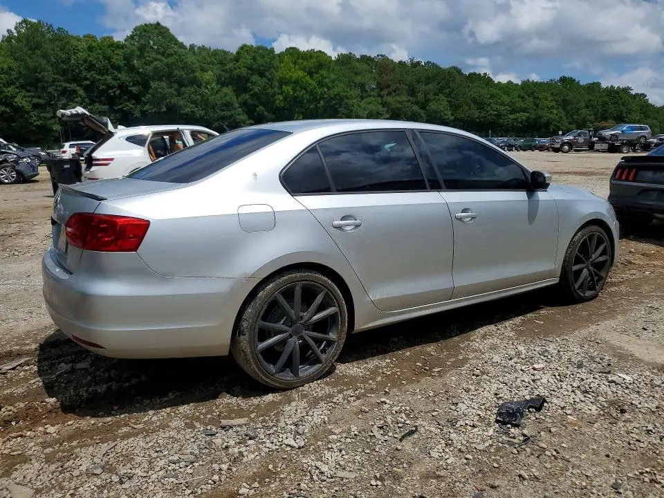 2011 VOLKSWAGEN JETTA SE  
