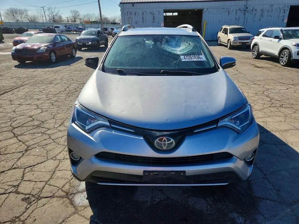 2017 TOYOTA RAV4 XLE  