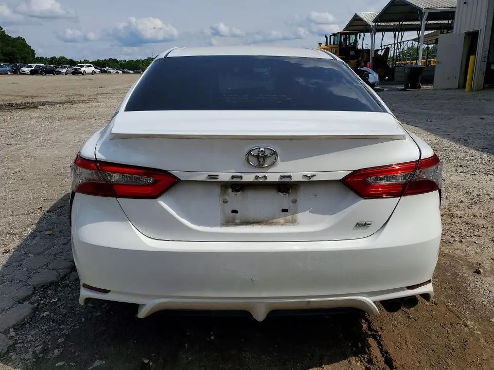 2018 TOYOTA CAMRY SE  