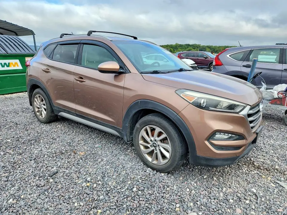 2017 HYUNDAI TUCSON SE  