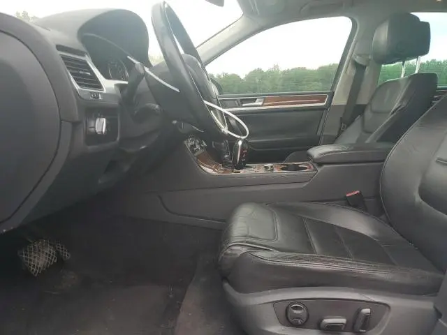 2011 VOLKSWAGEN TOUAREG V6  
