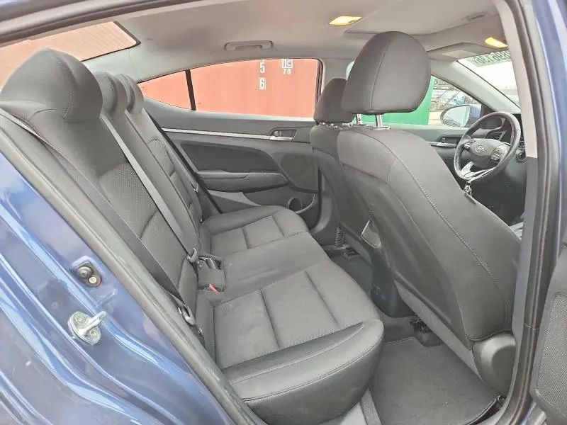 2019 HYUNDAI ELANTRA SE  
