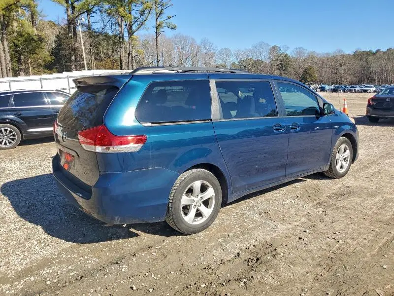 2012 TOYOTA SIENNA LE  