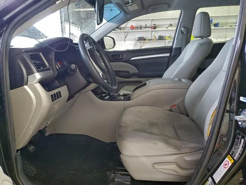 2016 TOYOTA HIGHLANDER LE  