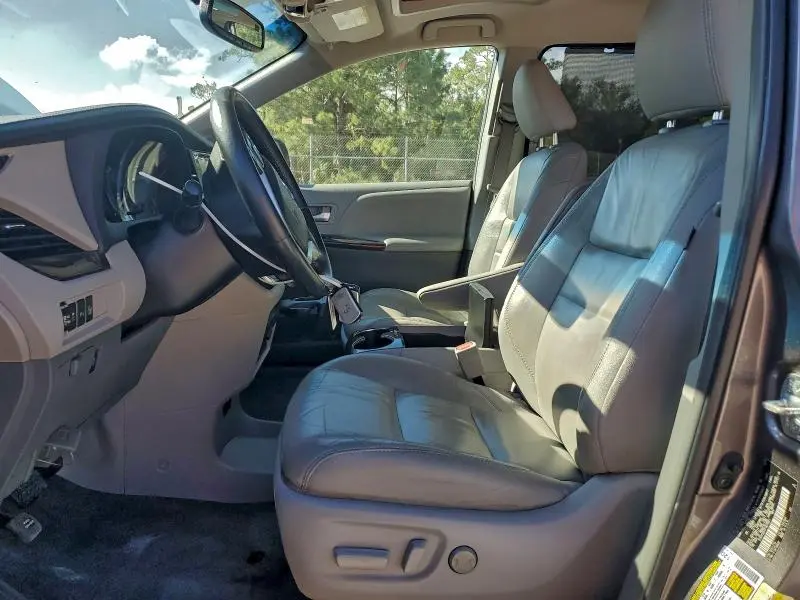 2015 TOYOTA SIENNA XLE  