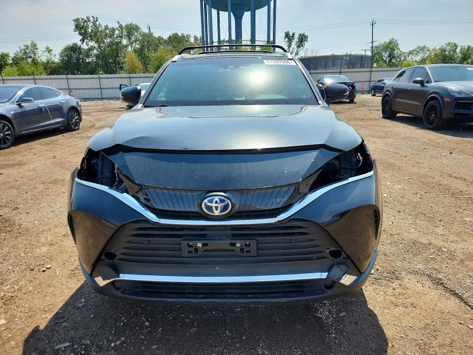 2022 TOYOTA VENZA XLE  