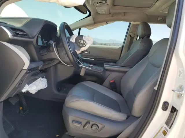 2021 TOYOTA SIENNA XLE  