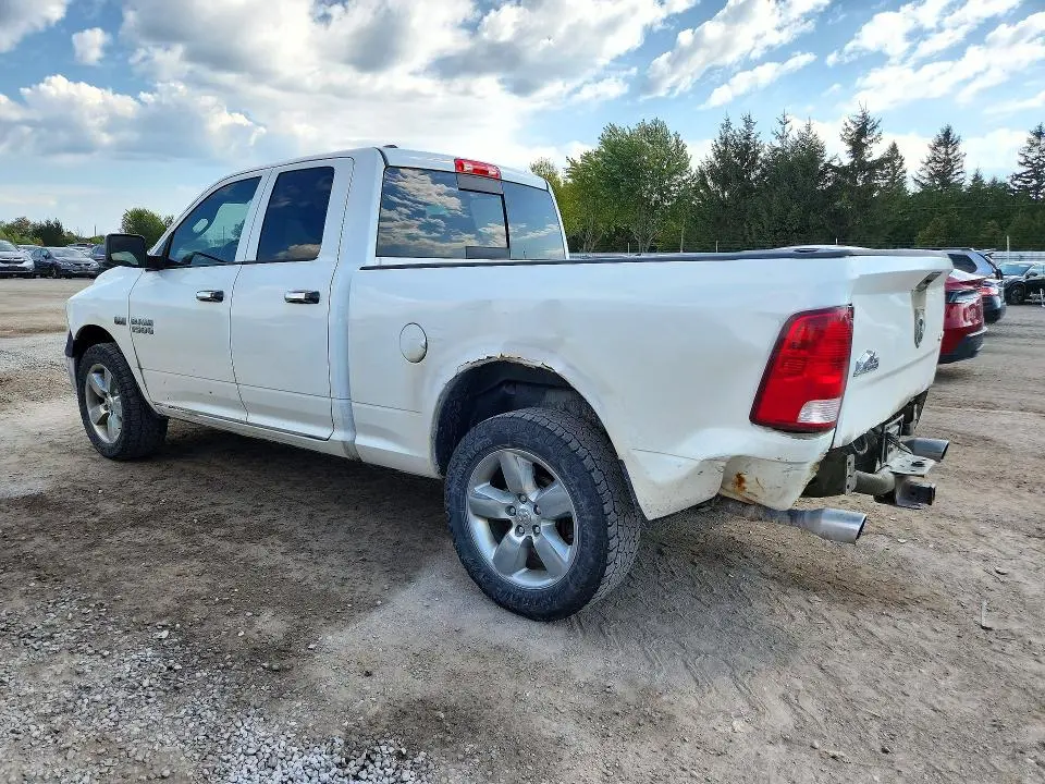 2016 RAM 1500 SLT  
