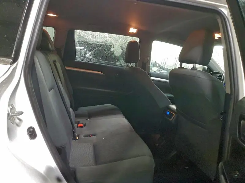 2019 TOYOTA HIGHLANDER LE  