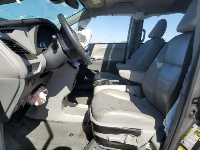 2018 TOYOTA SIENNA XLE  