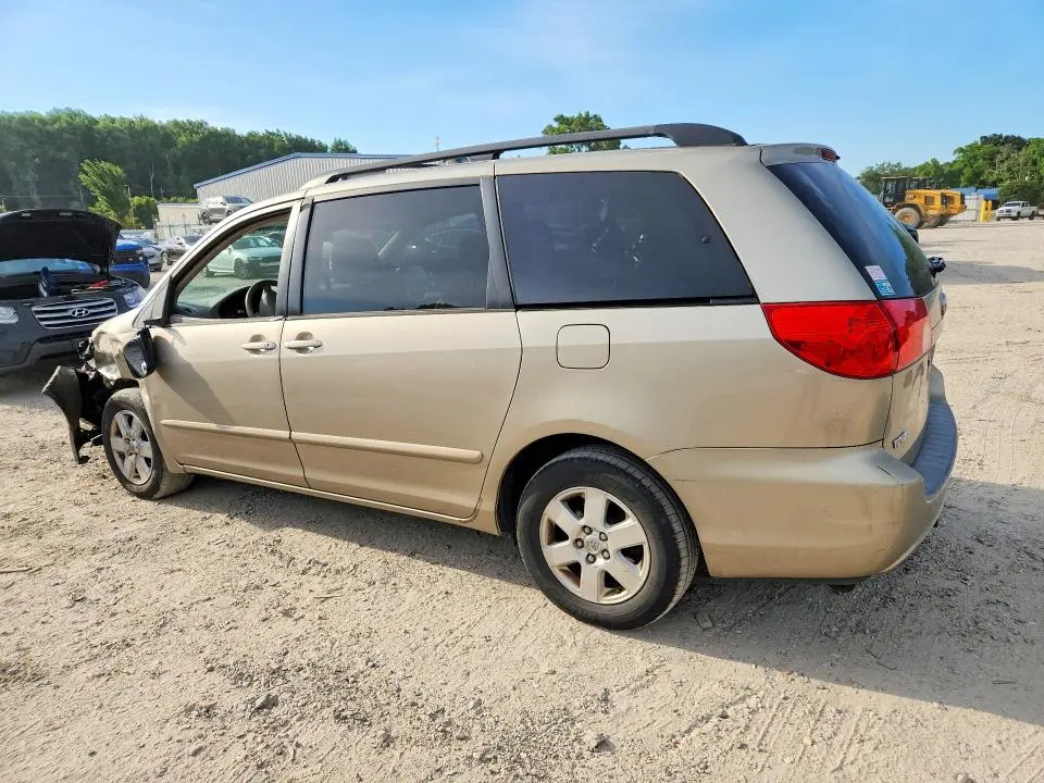 2010 TOYOTA SIENNA LE 8-PASSENGER  