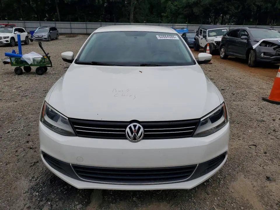 2013 VOLKSWAGEN JETTA SE  