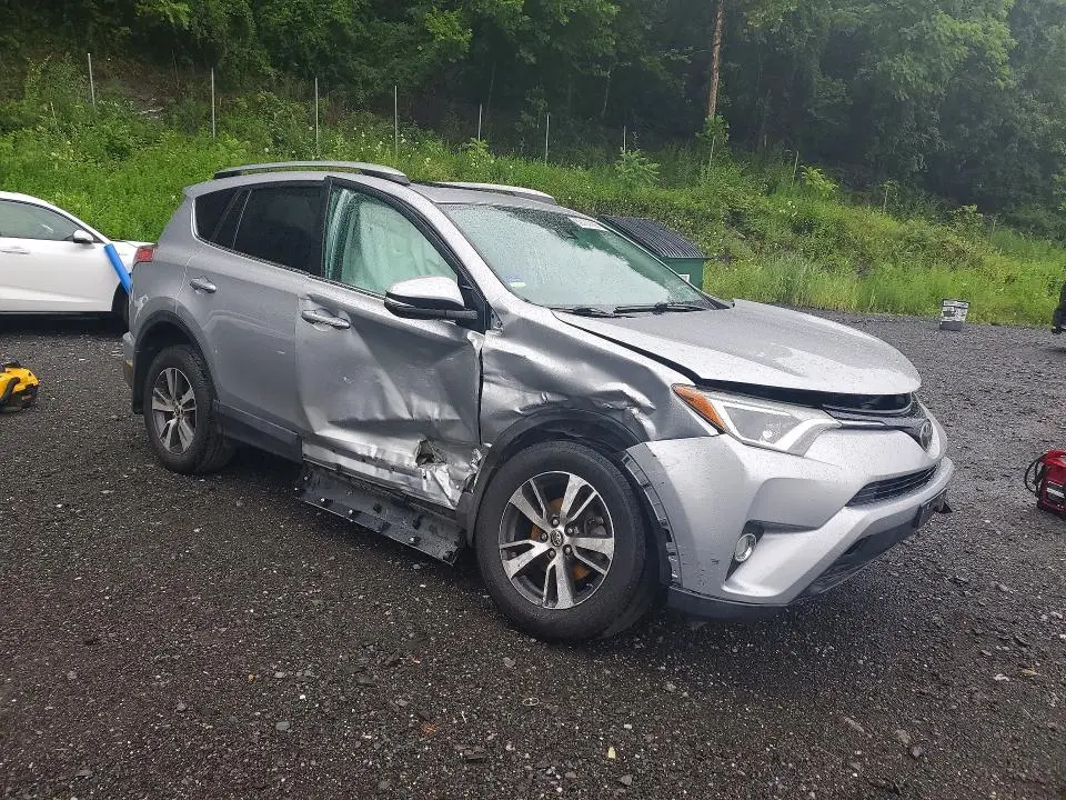 2017 TOYOTA RAV4 XLE  