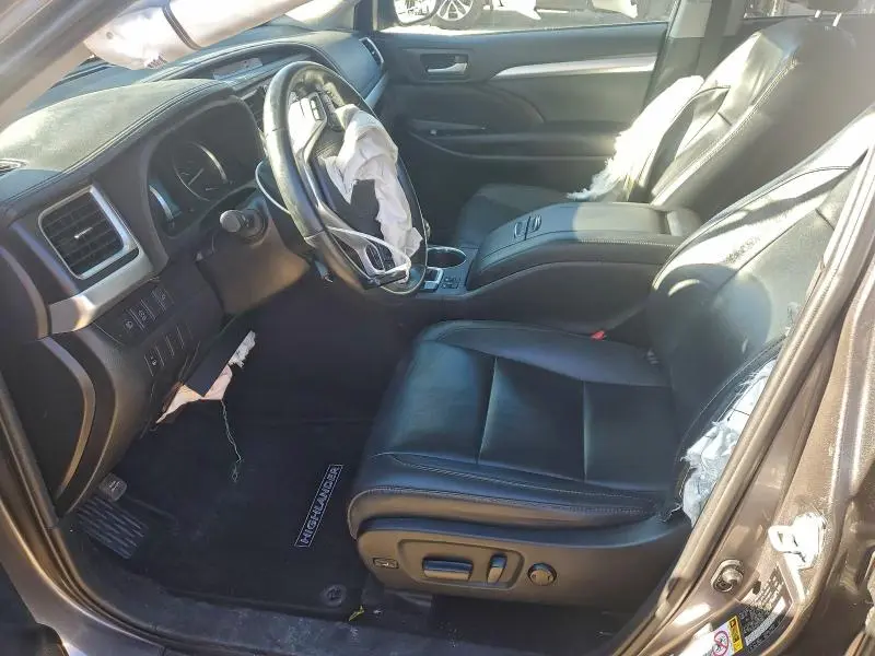 2019 TOYOTA HIGHLANDER SE  