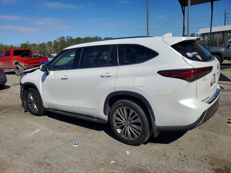 2022 TOYOTA HIGHLANDER PLATINUM  