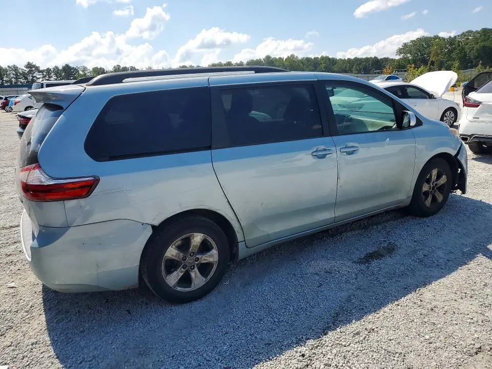 2015 TOYOTA SIENNA LE  