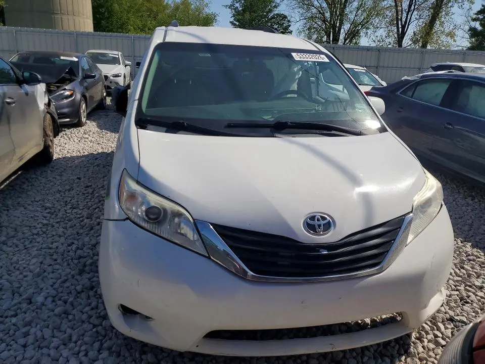 2015 TOYOTA SIENNA LE  
