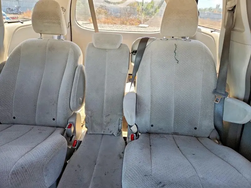 2014 TOYOTA SIENNA LE  