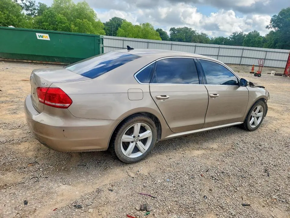 2015 VOLKSWAGEN PASSAT SE  