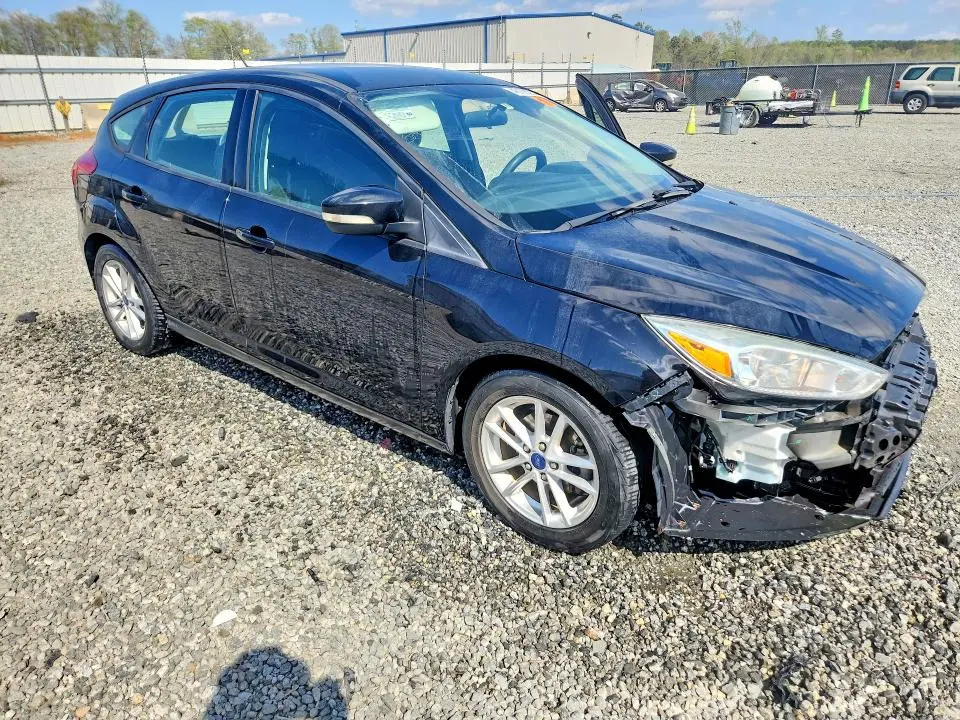 2017 FORD FOCUS SE  