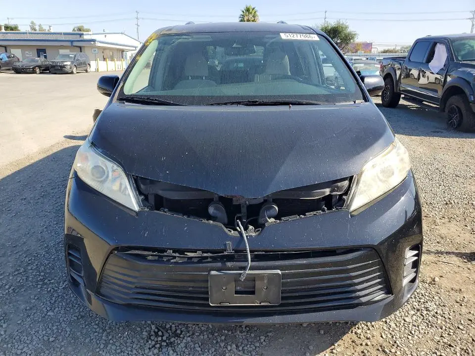 2018 TOYOTA SIENNA LE  