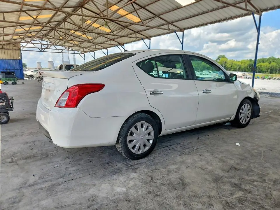 2019 NISSAN VERSA SV  