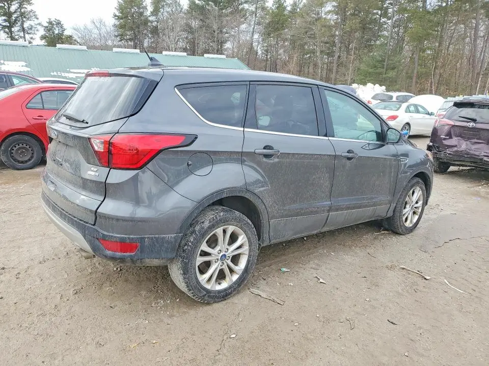 2019 FORD ESCAPE SE  