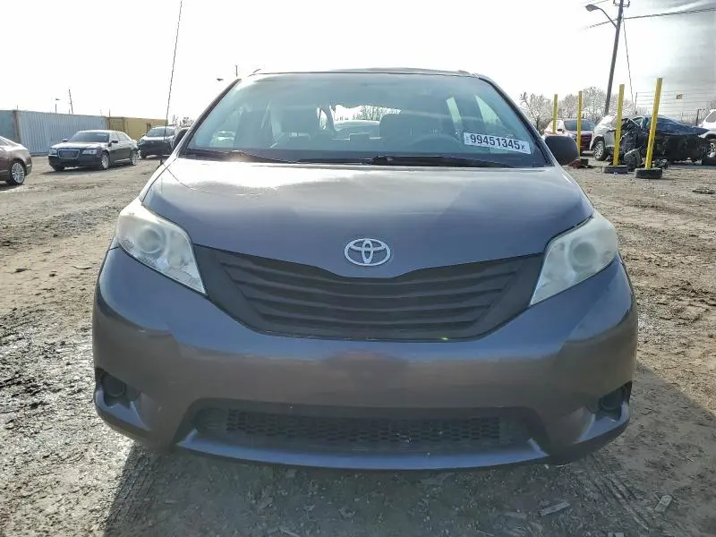 2013 TOYOTA SIENNA   