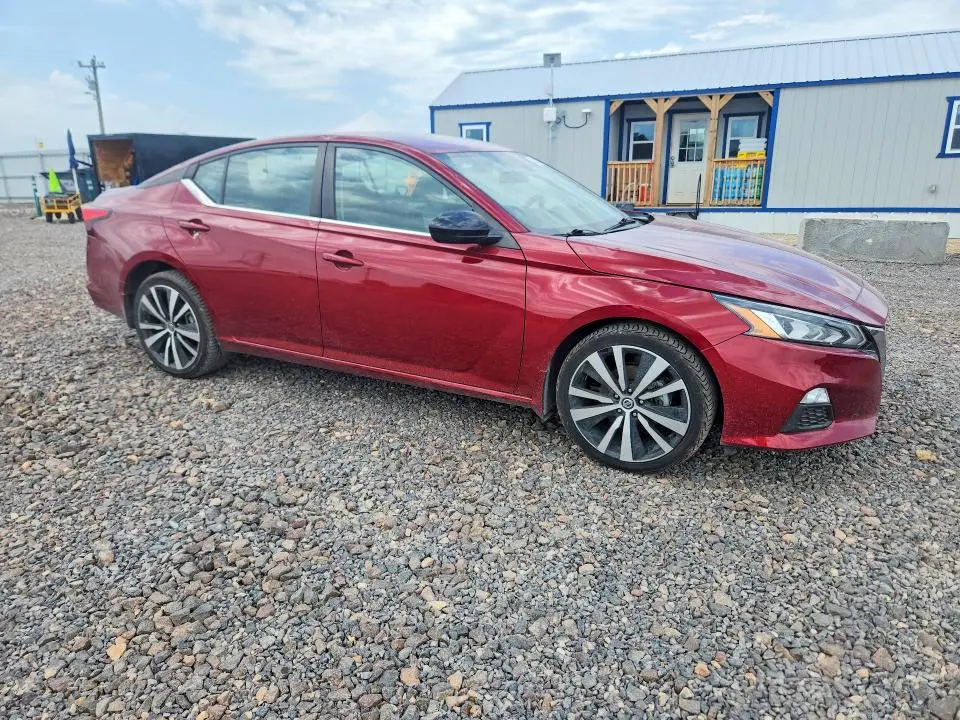 2022 NISSAN ALTIMA SR  