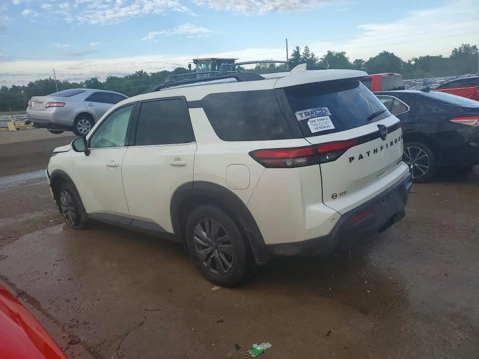 2023 NISSAN PATHFINDER SV  