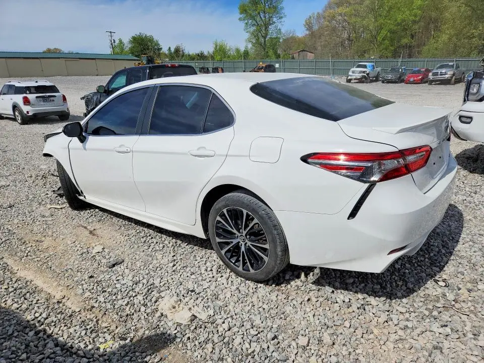 2018 TOYOTA CAMRY SE  