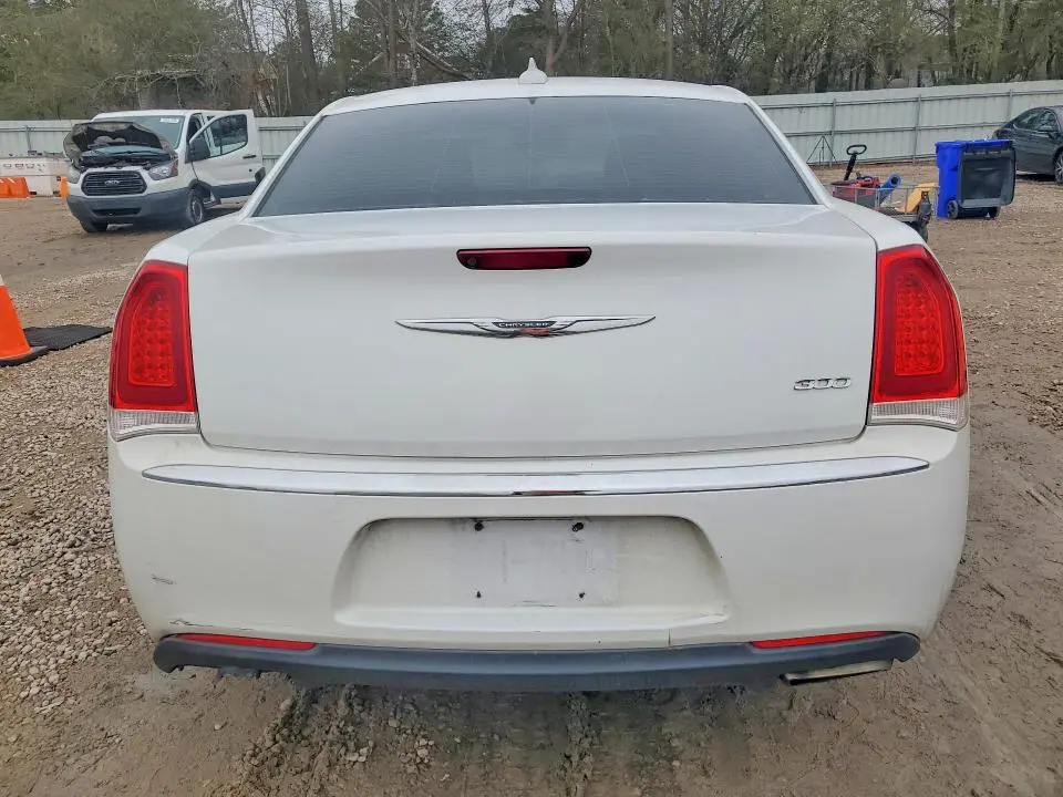 2016 CHRYSLER 300 LIMITED  