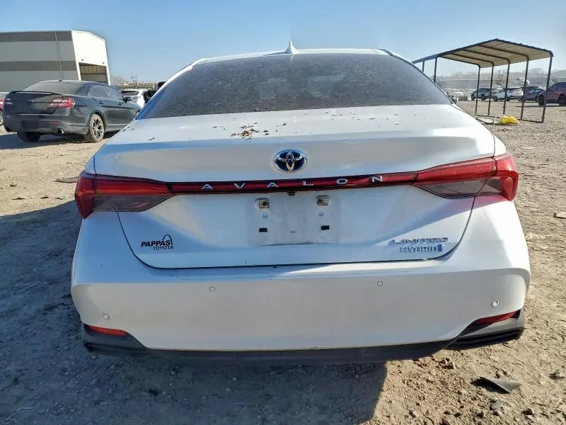 2019 TOYOTA AVALON XLE  