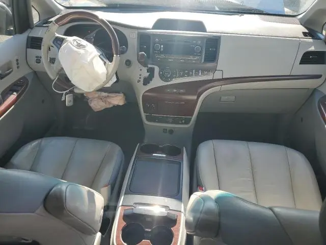 2012 TOYOTA SIENNA XLE  