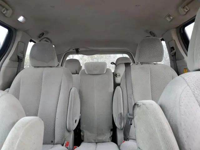 2011 TOYOTA SIENNA LE  