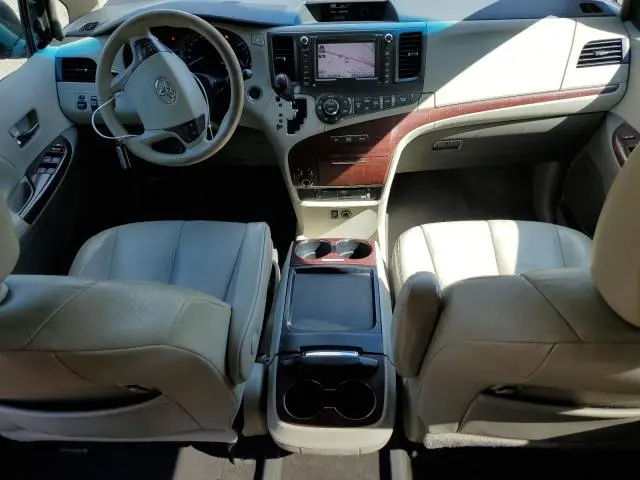 2011 TOYOTA SIENNA XLE  