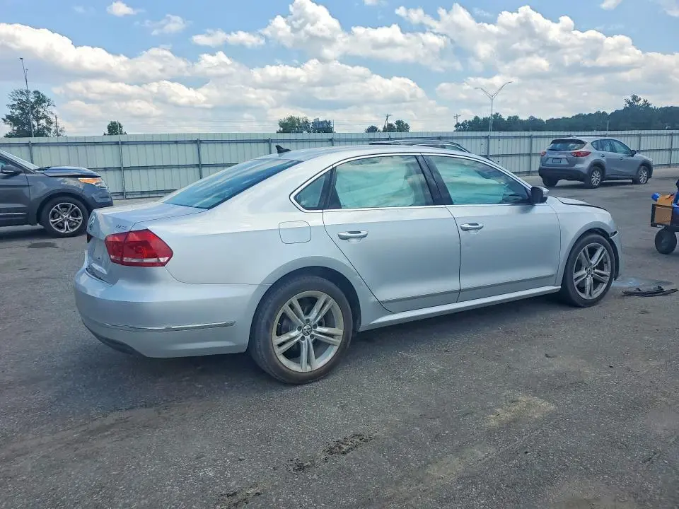2015 VOLKSWAGEN PASSAT SE  
