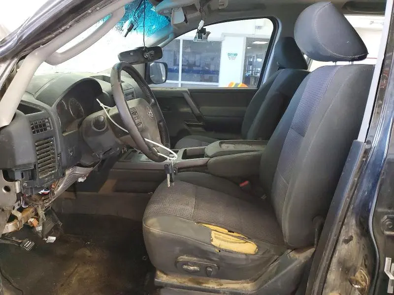 2010 NISSAN TITAN SE  