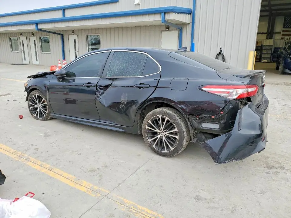2019 TOYOTA CAMRY SE  