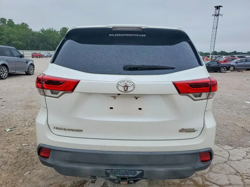 2017 TOYOTA HIGHLANDER LE  