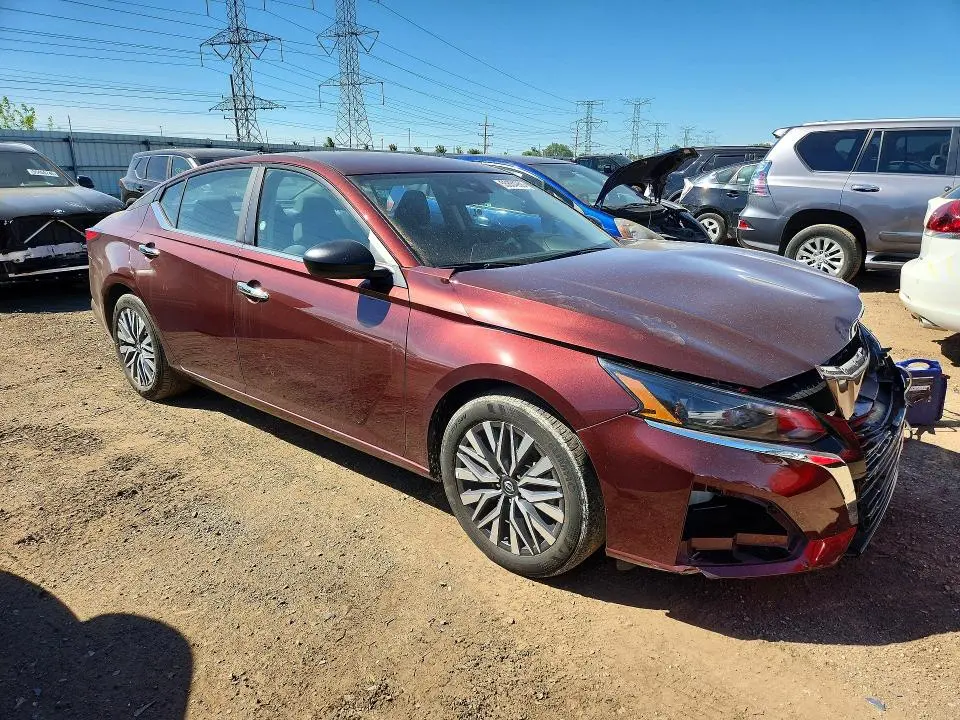 2025 NISSAN ALTIMA SV  