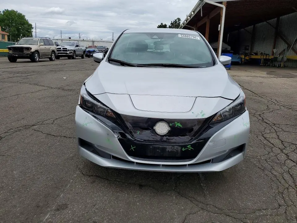 2025 NISSAN LEAF   