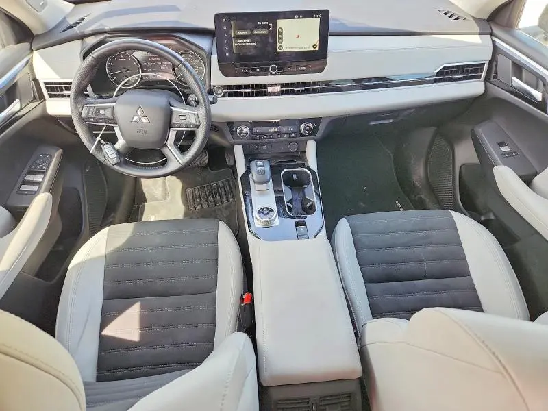 2025 MITSUBISHI OUTLANDER SE  